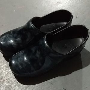 Dansko clogs marbled blue